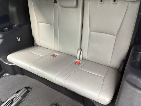 Used 2022 Toyota Highlander Platinum image 5