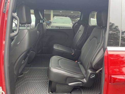 New 2026 Chrysler Pacifica Select FWD image 17