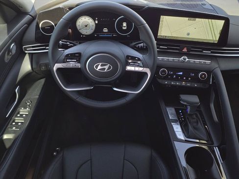 New 2025 Hyundai Elantra Limited FWD image 9