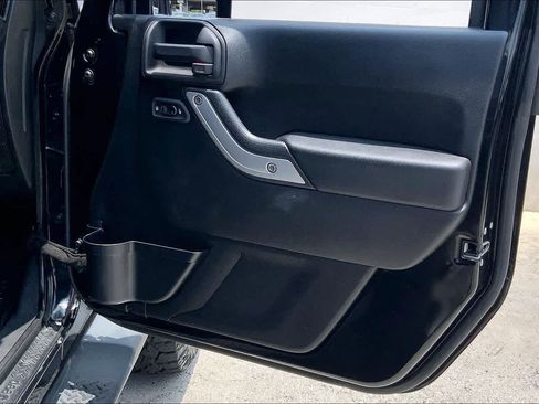 Used 2013 Jeep Wrangler Sahara w/ Connectivity Group AWD/4WD image 27