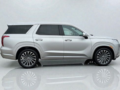 Used 2024 Hyundai Palisade Calligraphy image 2