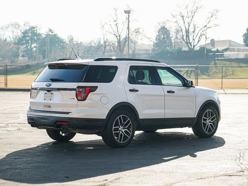 Used 2018 Ford Explorer Sport image 5