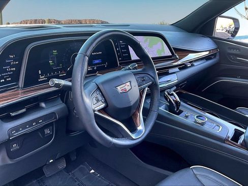 Used 2022 Cadillac Escalade Premium Luxury AWD/4WD image 16