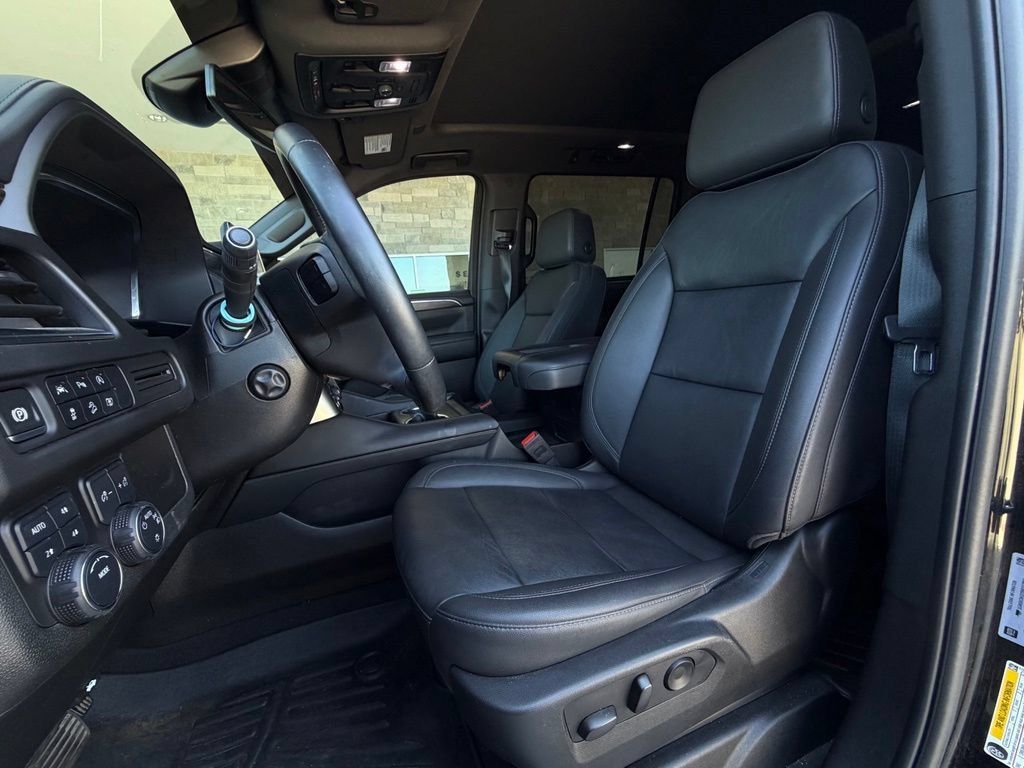 Used 2024 Chevrolet Suburban Z71 w/ Luxury Package AWD/4WD image 6