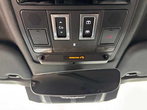 Used 2023 Land Rover Defender 110 X-Dynamic SE AWD/4WD image 12