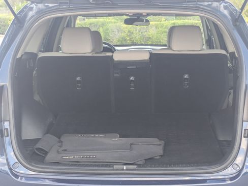 Used 2017 Kia Sorento LX image 13