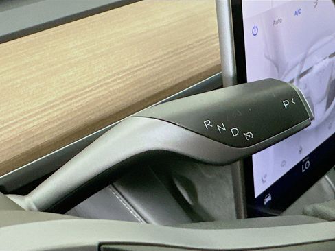 Used 2024 Tesla Model Y Long Range image 23