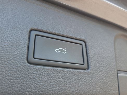 Used 2022 Volkswagen Atlas SE FWD image 16