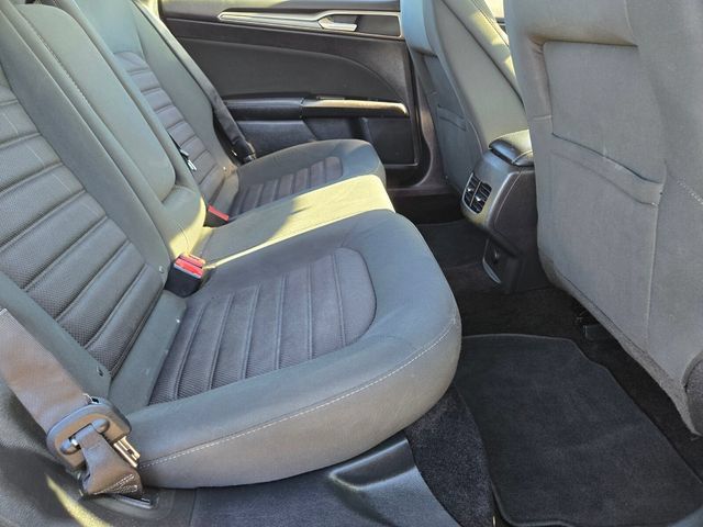 Used 2017 Ford Fusion SE FWD image 14