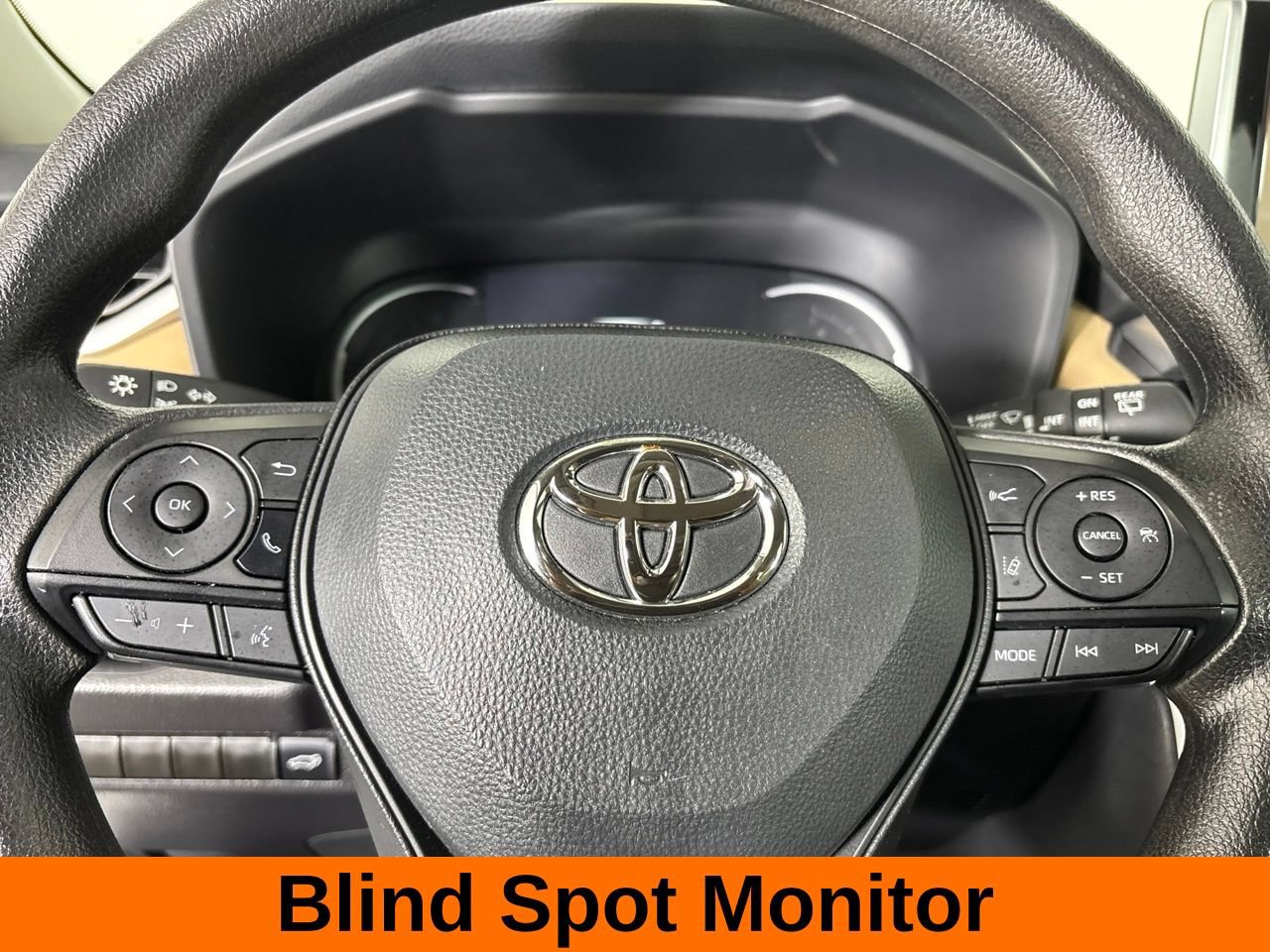 Used 2025 Toyota RAV4 XLE w/ Convenience Package FWD image 16