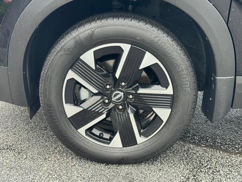 Certified 2025 Nissan Kicks SR FWD image 9