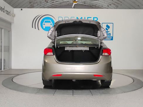Used 2013 Hyundai Elantra Limited w/ Technology Pkg FWD image 5