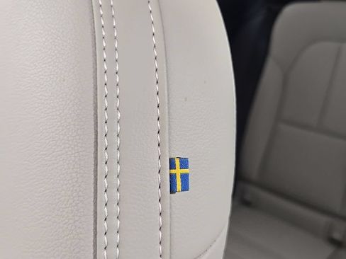 Certified 2026 Volvo XC40 B5 Plus AWD/4WD image 28