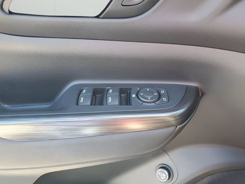 Certified 2023 GMC Acadia SLT image 28