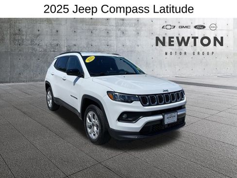 Used 2025 Jeep Compass Latitude AWD/4WD image 1