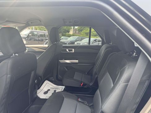 Used 2023 Ford Explorer XLT AWD/4WD image 10