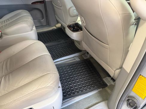 Used 2014 Toyota Sienna Limited image 36