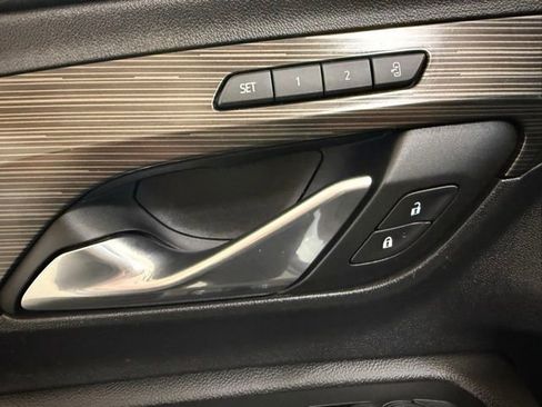 Used 2022 GMC Terrain SLT w/ Infotainment Package II image 15