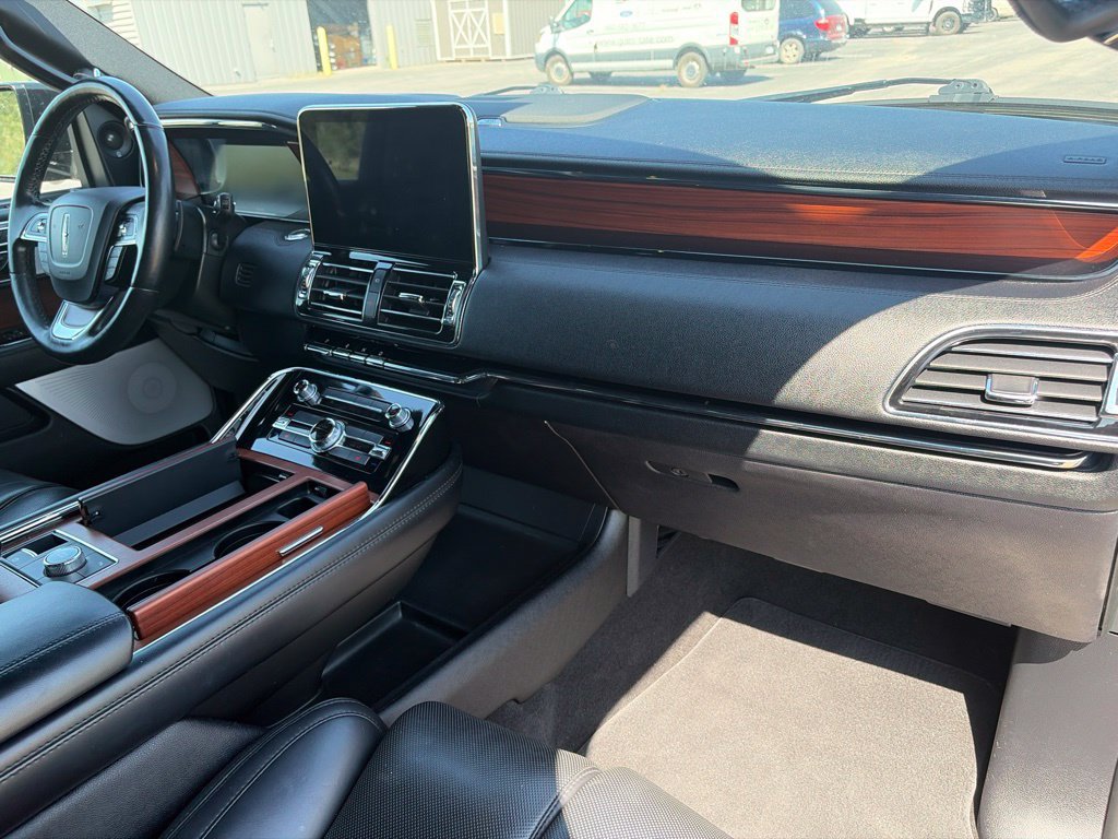 Used 2020 Lincoln Navigator Reserve w/ Luxury Package AWD/4WD image 12