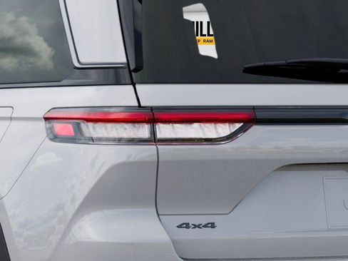 New 2026 Jeep Grand Cherokee Altitude AWD/4WD image 9