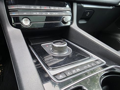 Used 2017 Jaguar F-PACE Premium image 23