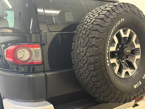 Used 2014 Toyota FJ Cruiser 4WD w/ Upgrade Package image 7