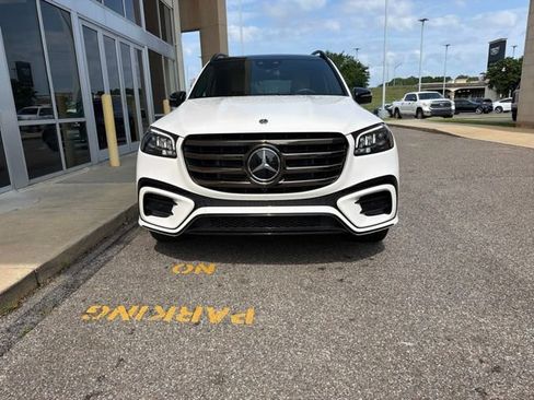Used 2025 Mercedes-Benz GLS 450 4MATIC image 2
