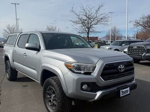 Used 2017 Toyota Tacoma SR5 RWD image 4