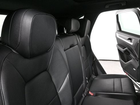 Certified 2026 Porsche Cayenne AWD/4WD image 22
