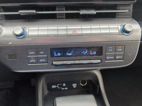 Used 2025 Hyundai Kona SEL FWD image 13