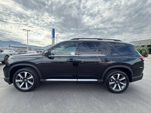 Used 2024 Honda Pilot Touring image 10