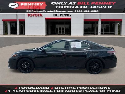 Used 2022 Toyota Camry XSE FWD image 2