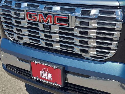 New 2026 GMC Terrain Denali w/ LPO, Black Badging Package image 32