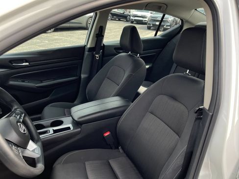 Used 2025 Nissan Altima 2.5 SV FWD image 28