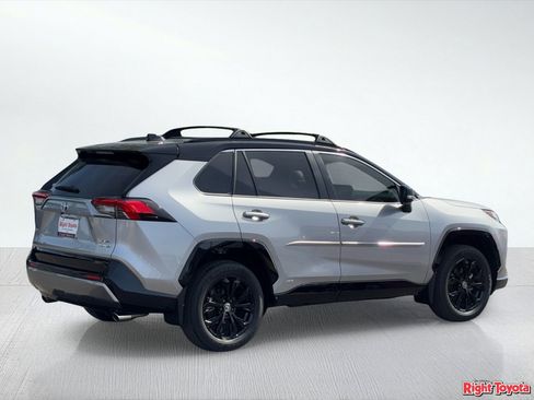 Used 2023 Toyota RAV4 XSE AWD/4WD image 4