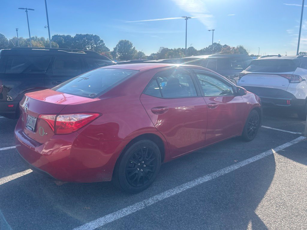 Used 2018 Toyota Corolla LE FWD image 3
