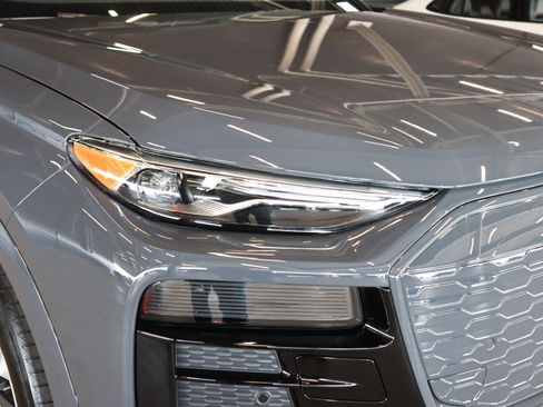 Used 2025 Audi Q6 e-tron Premium w/ Convenience Package image 25