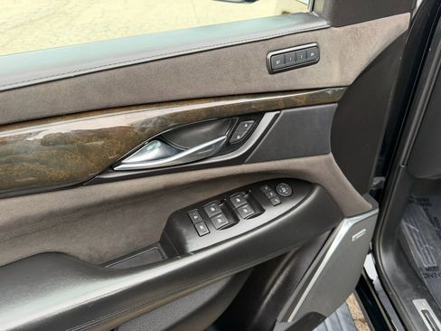 Used 2020 Cadillac Escalade ESV Platinum image 12