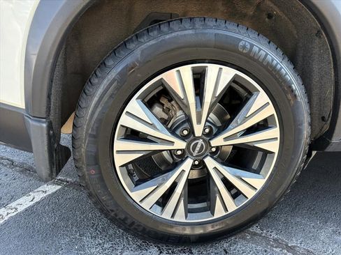 Certified 2022 Nissan Rogue SV w/ SV Premium Package image 27