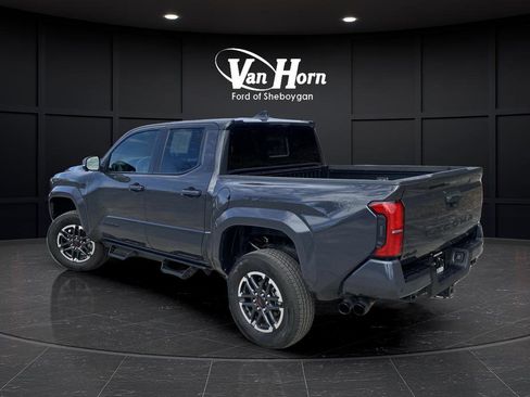 Used 2025 Toyota Tacoma TRD Sport w/ TRD Sport Premium Package image 3