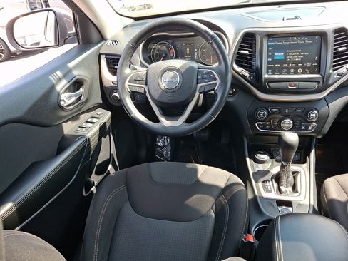 Used 2016 Jeep Cherokee Latitude w/ Comfort/Convenience Group AWD/4WD image 10