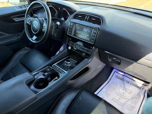 Used 2017 Jaguar F-PACE Prestige image 16