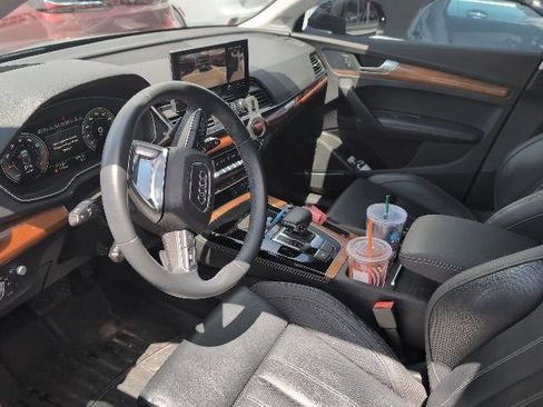Used 2021 Audi Q5 Prestige w/ Prestige Package AWD/4WD image 3