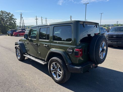 Used 2020 Jeep Wrangler Unlimited Sahara AWD/4WD image 3