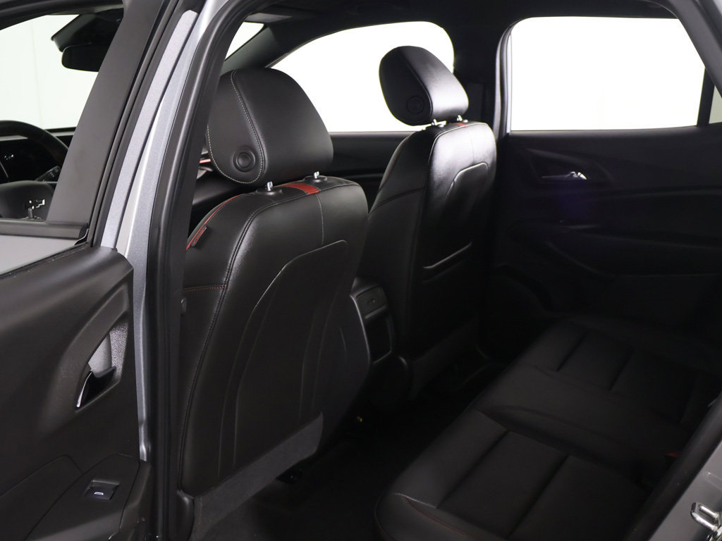 Used 2025 Chevrolet Trax RS FWD image 24