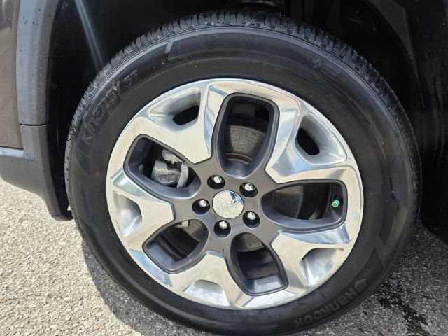 Used 2017 Jeep Compass Limited AWD/4WD image 9