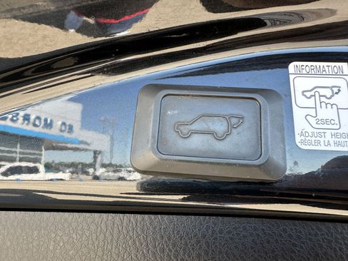 Used 2017 Toyota RAV4 Limited w/ Advanced Technology Package AWD/4WD image 31