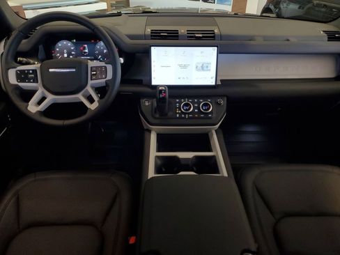 Certified 2025 Land Rover Defender 130 X-Dynamic SE AWD/4WD image 25