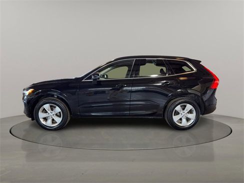 Used 2022 Volvo XC60 B5 Momentum image 4