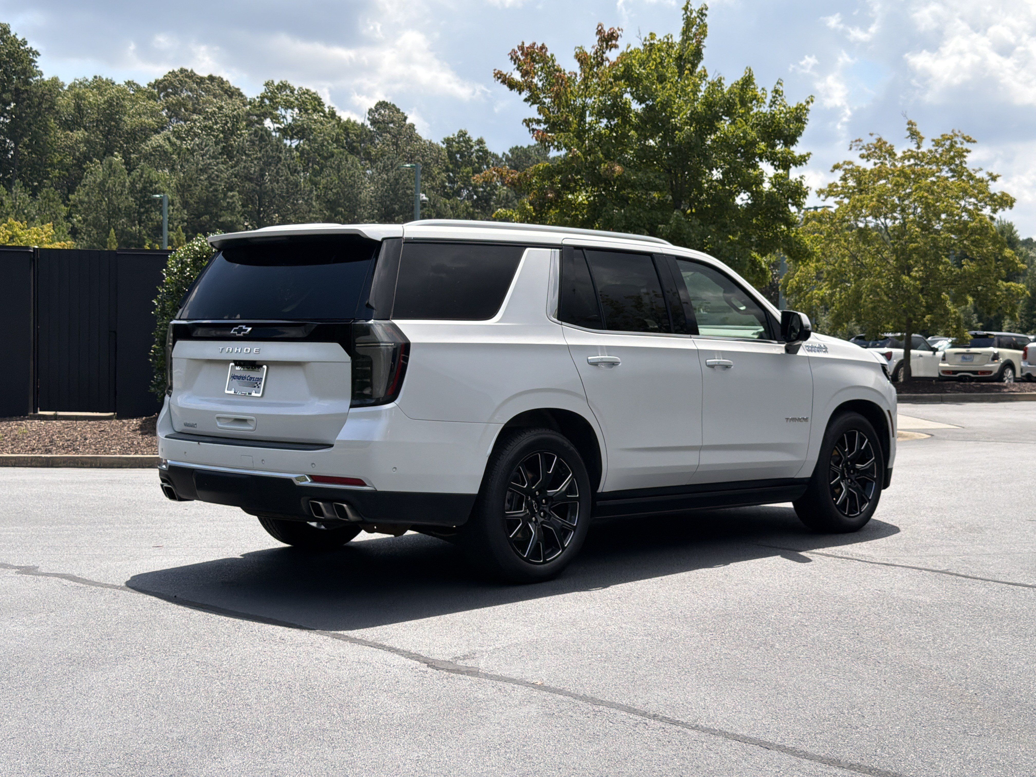 Used 2025 Chevrolet Tahoe High Country AWD/4WD image 3